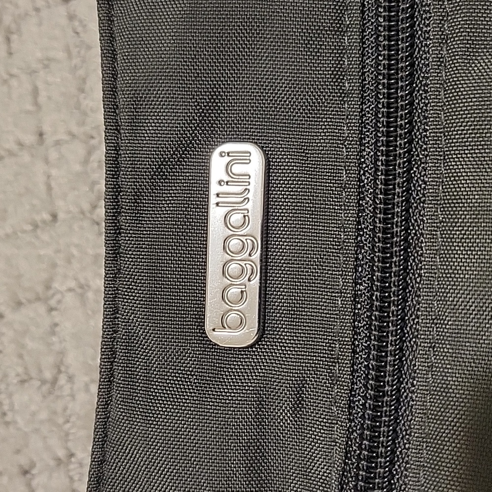 Baggallini Crossbody Bag - Picture 4 of 9